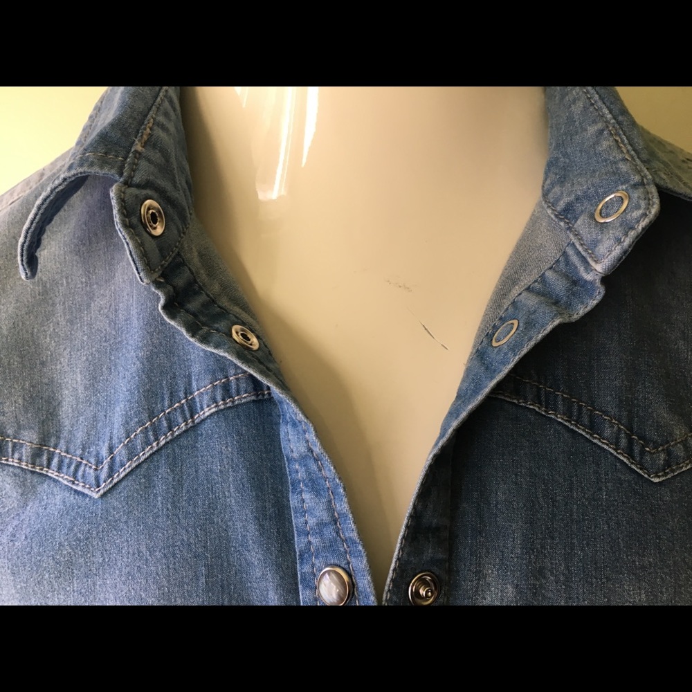 Two by Vince Camuto denim Western shirt - Picture 2 of 7